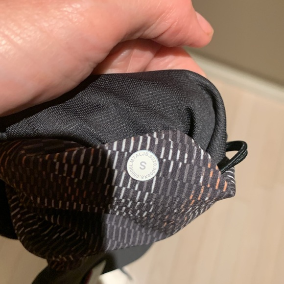 Lululemon pace breaker shorts 9” - Picture 4 of 4